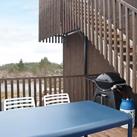 6 Person In Sondeled