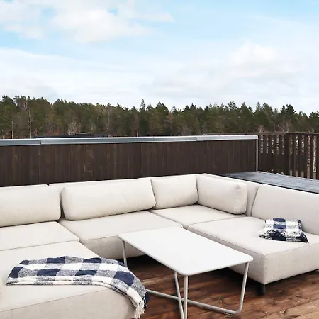 6 Person In